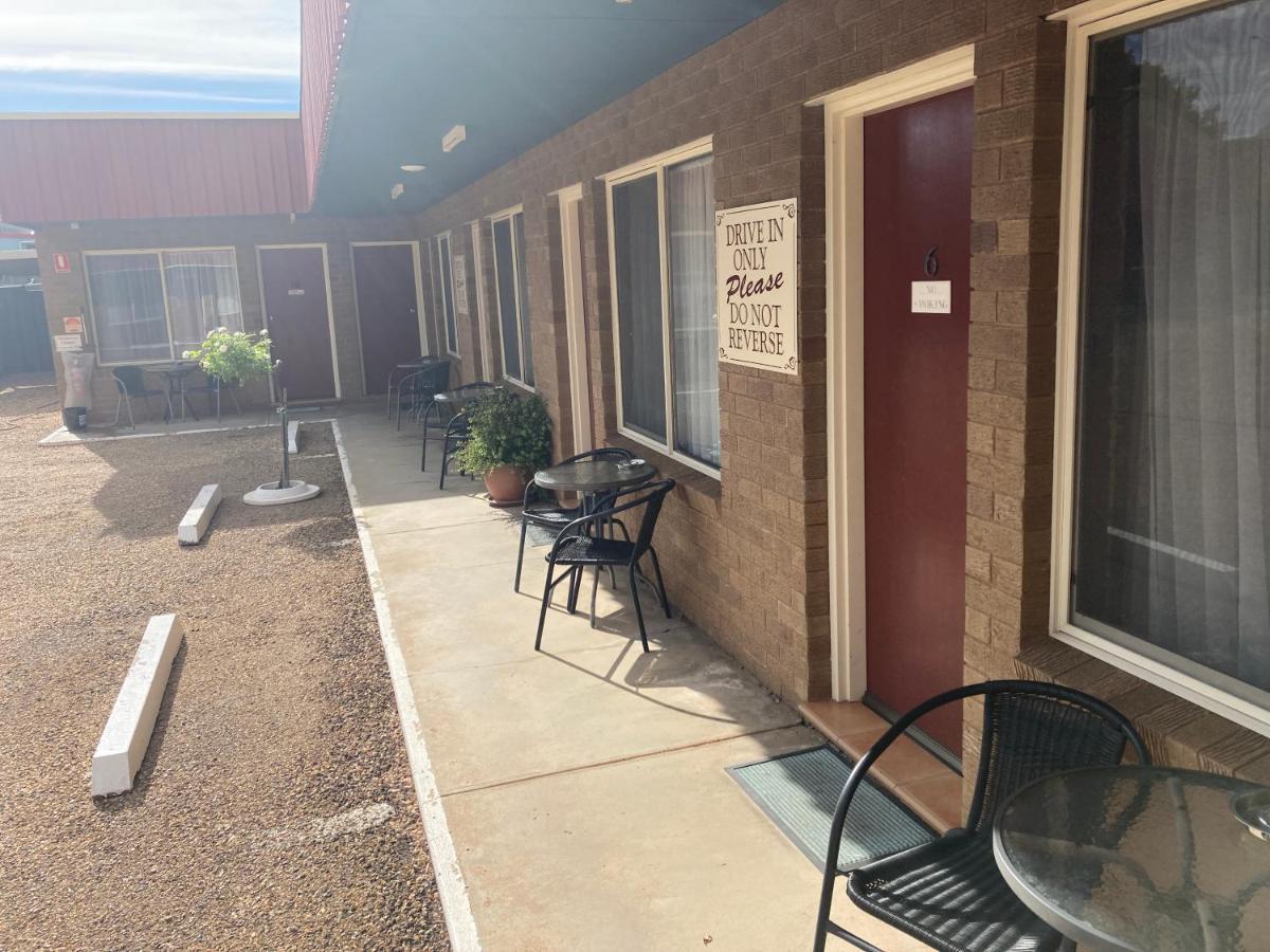 Camellia Motel Narrandera Exterior foto